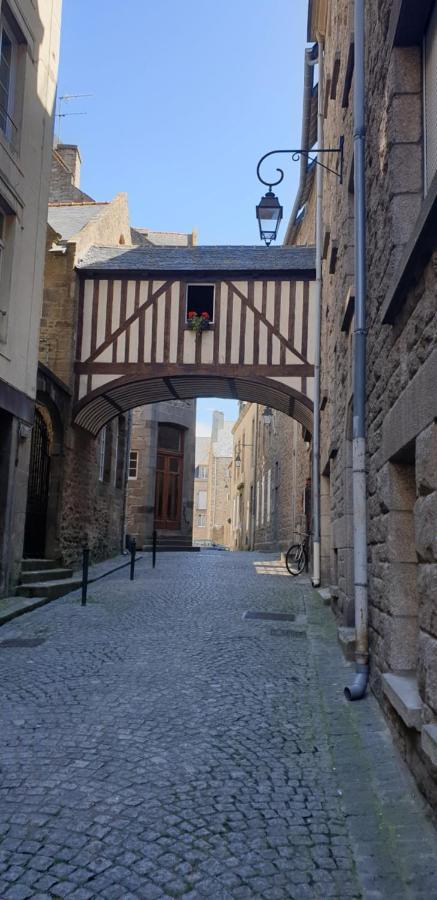 Les Vieux Remparts Apartamento Saint-Malo Exterior foto